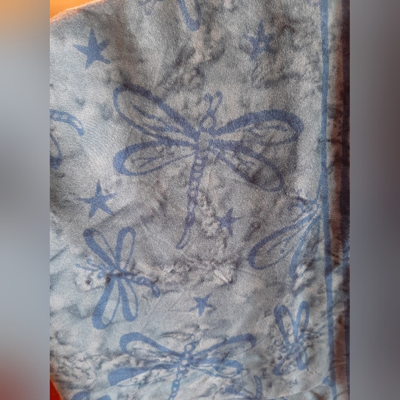 Blue dragonfly wrap. - Picture 2 of 3